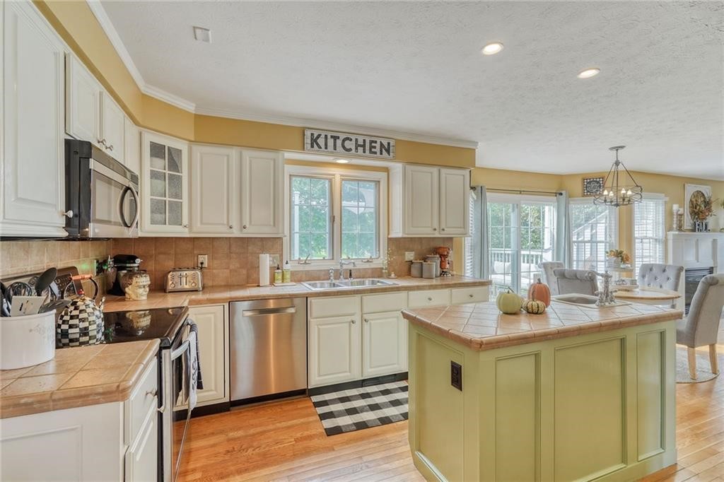 85 Images Greece, NY 14626 - Photo 10 of 37