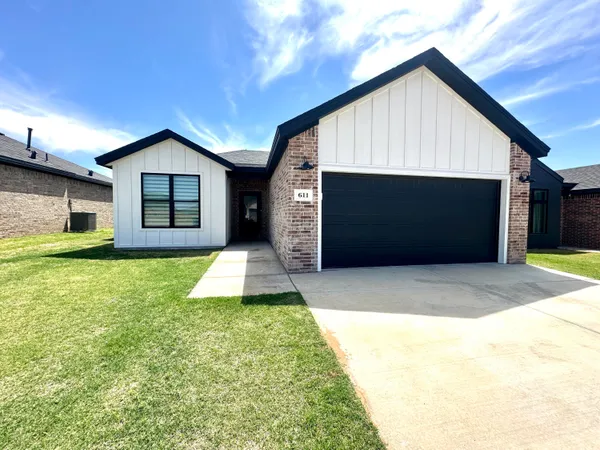 $1,725 | 611 East 14th Street, Wolfforth, TX 79382
