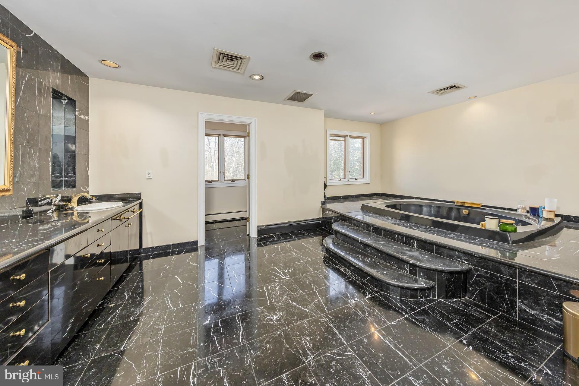 1322 Commissioners Road Mullica Hill, NJ 08062 - Photo 24 of 31 Jacuzzi tub