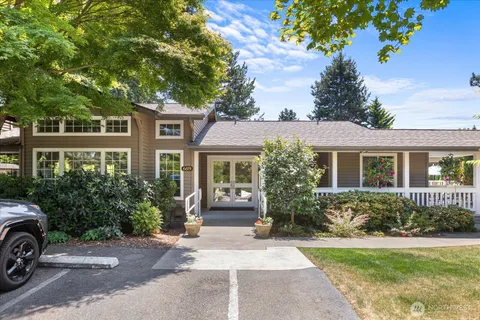 $875,000 | 6631 114th Avenue Southeast, Bellevue, WA 98006