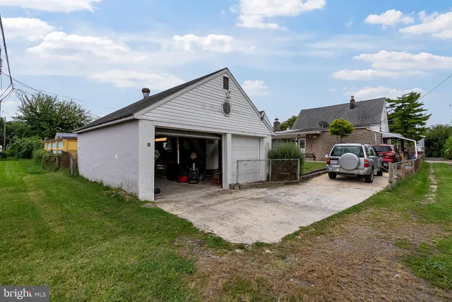 $300,000 | 1901 Tolson Avenue, Dundalk, MD 21222