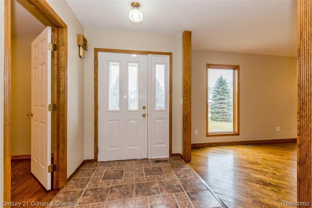 6060 Pinckney Road Pinckney, MI 48169 - Photo 10 of 31 03.jpg
