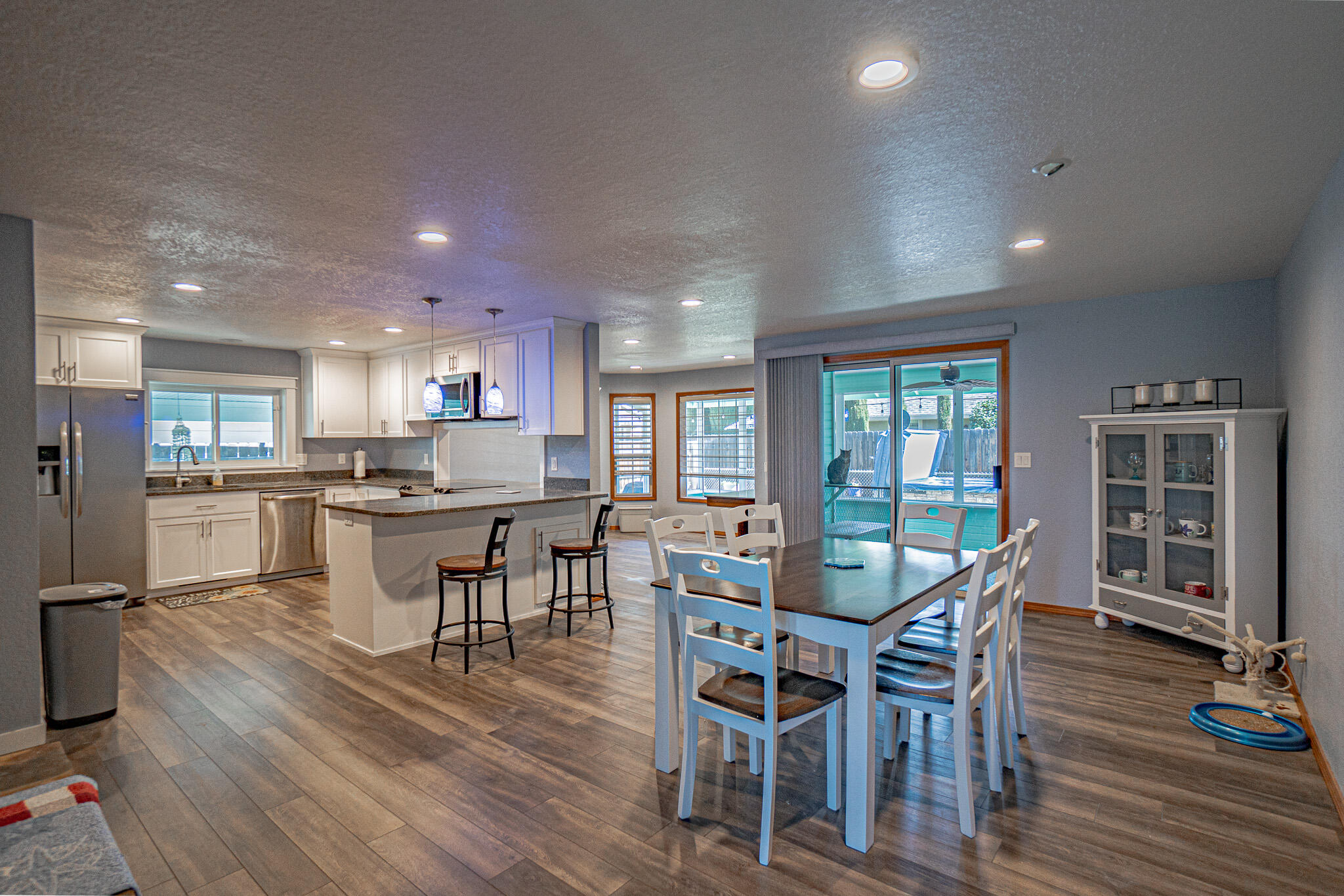 265 Brandon Street Central Point, OR 97502 - Photo 5 of 27 6 Open Concept