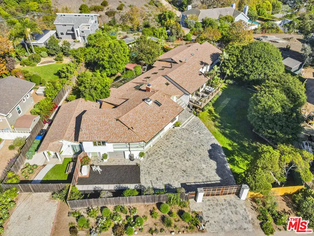 $5,995,000 | 6052 Merritt Drive, Malibu, CA 90265