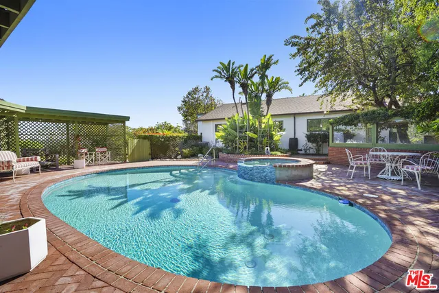 $5,995,000 | 6052 Merritt Drive, Malibu, CA 90265