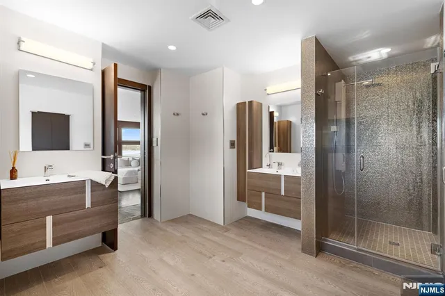 $2,150,000 | 1286 River Road, Edgewater, NJ 07020