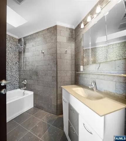 $2,150,000 | 1286 River Road, Edgewater, NJ 07020