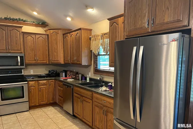 $385,500 | 12676 East County Highway, Lewistown, IL 61542