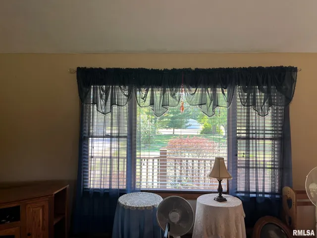 $385,500 | 12676 East County Highway, Lewistown, IL 61542