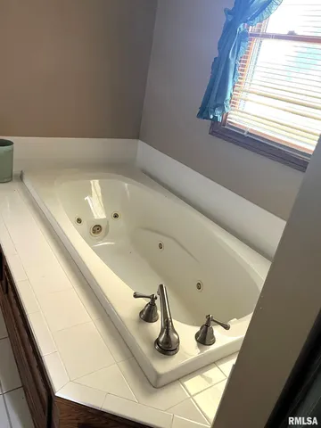 $385,500 | 12676 East County Highway, Lewistown, IL 61542