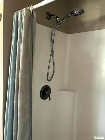 $385,500 | 12676 East County Highway, Lewistown, IL 61542