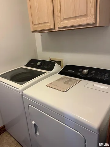 $385,500 | 12676 East County Highway, Lewistown, IL 61542