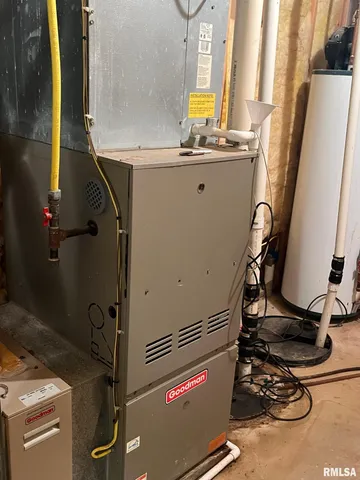 $385,500 | 12676 East County Highway, Lewistown, IL 61542