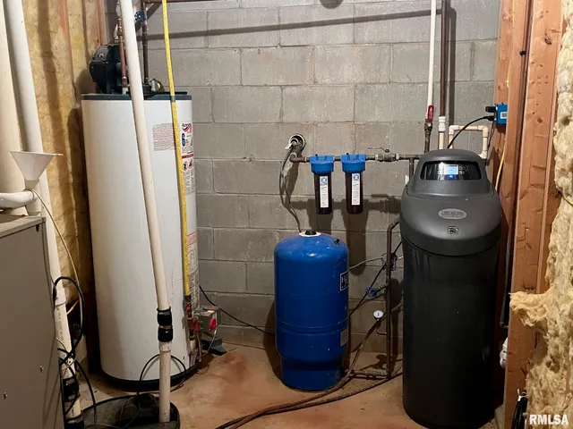 $385,500 | 12676 East County Highway, Lewistown, IL 61542