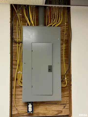 $385,500 | 12676 East County Highway, Lewistown, IL 61542