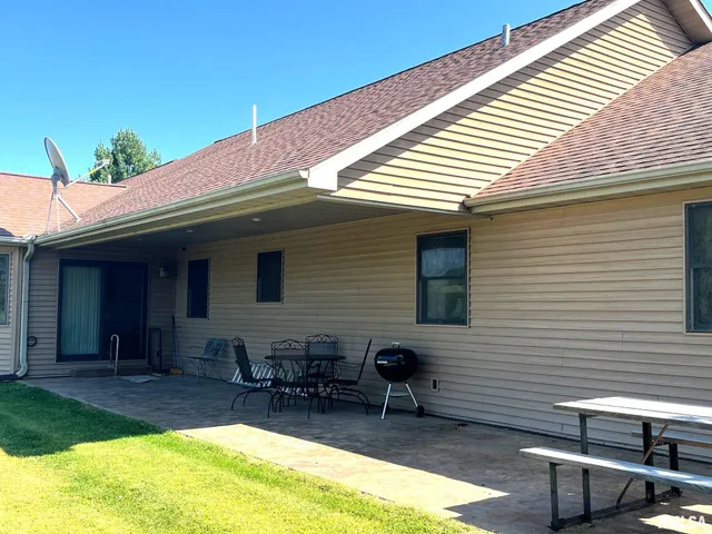 $385,500 | 12676 East County Highway, Lewistown, IL 61542