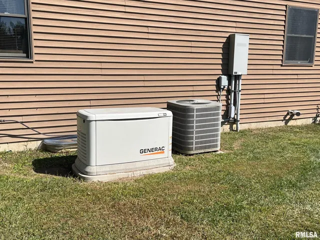 $385,500 | 12676 East County Highway, Lewistown, IL 61542