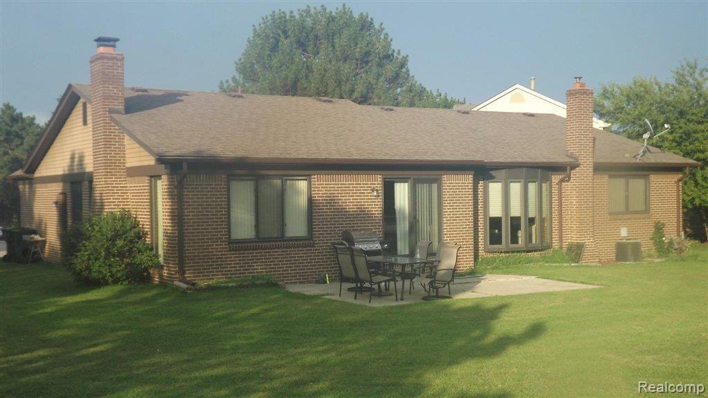 702 Baker Street Rochester, MI 48307 - Photo 11 of 11 Rear View