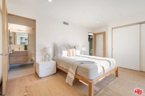 $5,150,000 | 10519 Oaklawn Road, Los Angeles, CA 90064