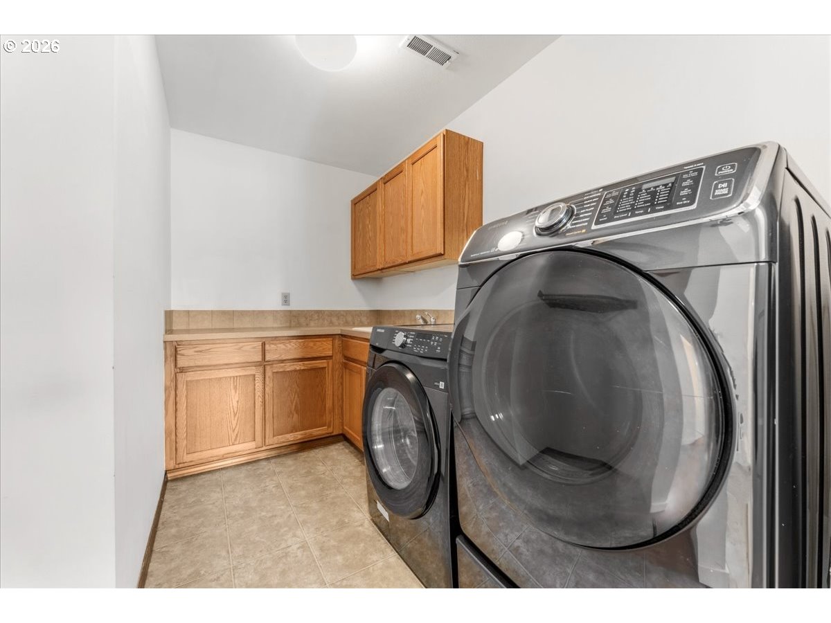 530 Southwest 167th Avenue Beaverton, OR 97006 - Photo 36 of 48 Laundry