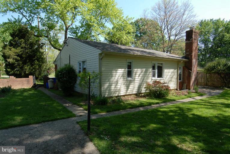 13 Russell Road Cabin John, MD 20818 - Photo 22 of 28 Exterior (Rear)