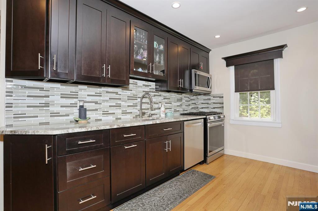396 Burlington Road Paramus, NJ 07652 - Photo 8 of 46
