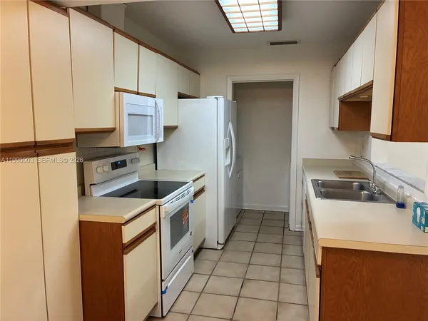 $2,700 | 12213 Southwest 110th Lane, Unit 12213, Miami, FL 33186