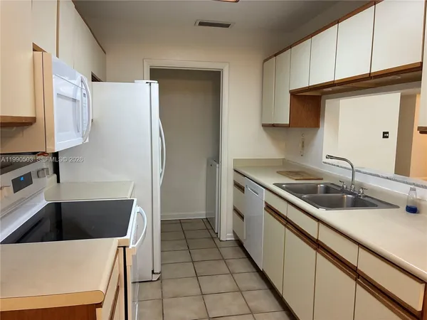 $2,700 | 12213 Southwest 110th Lane, Unit 12213, Miami, FL 33186