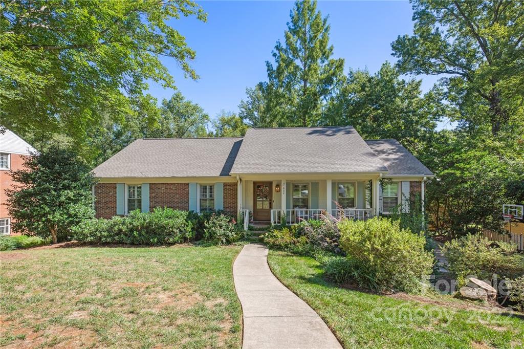 620 Trail Ridge Road Matthews, NC 28105 - Photo 1 of 34 a front view of house with yard and green space