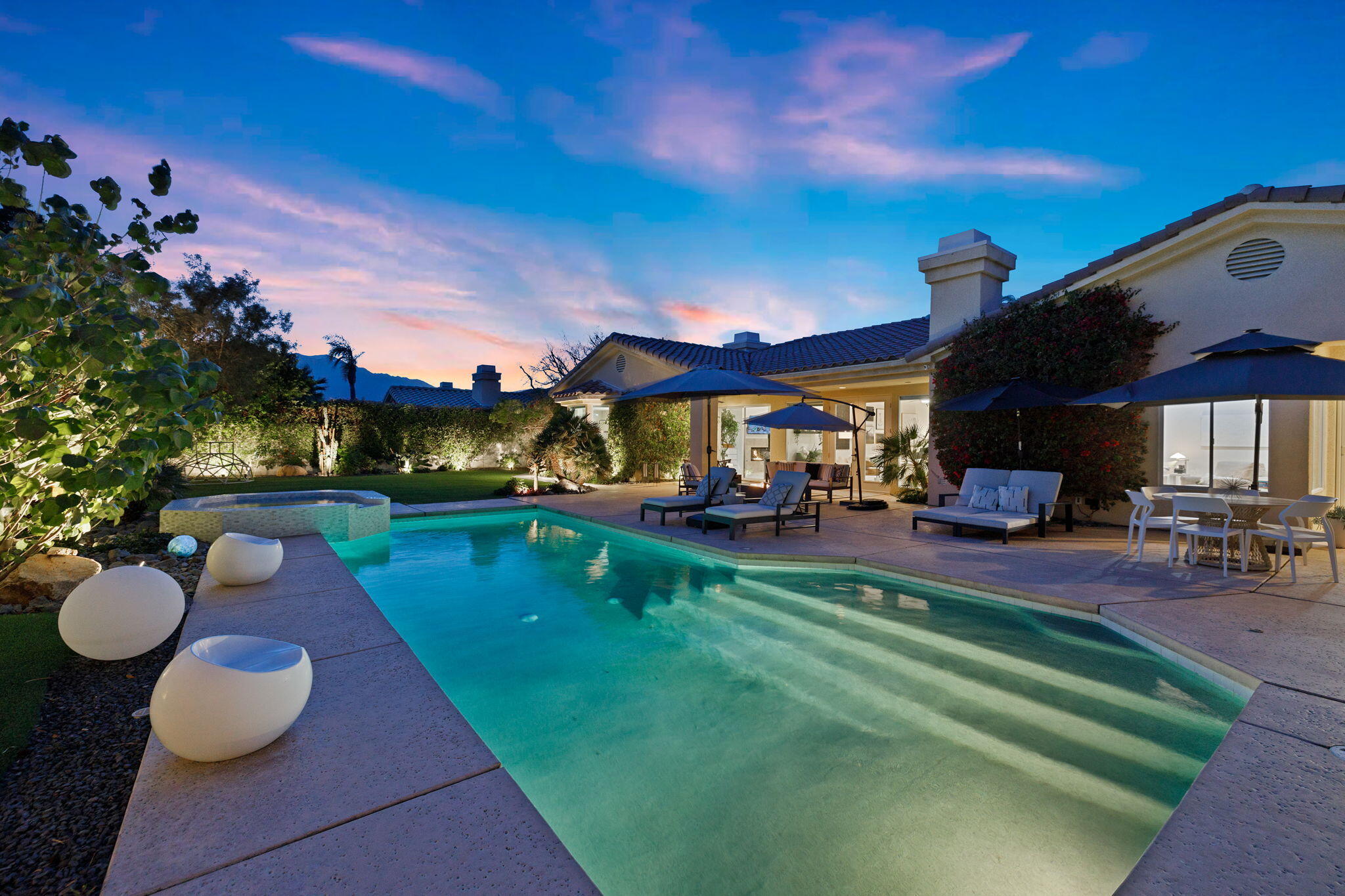 19 Trafagar Square Rancho Mirage, CA 92270 - Photo 46 of 54 a view of an chairs and tables in the patio
