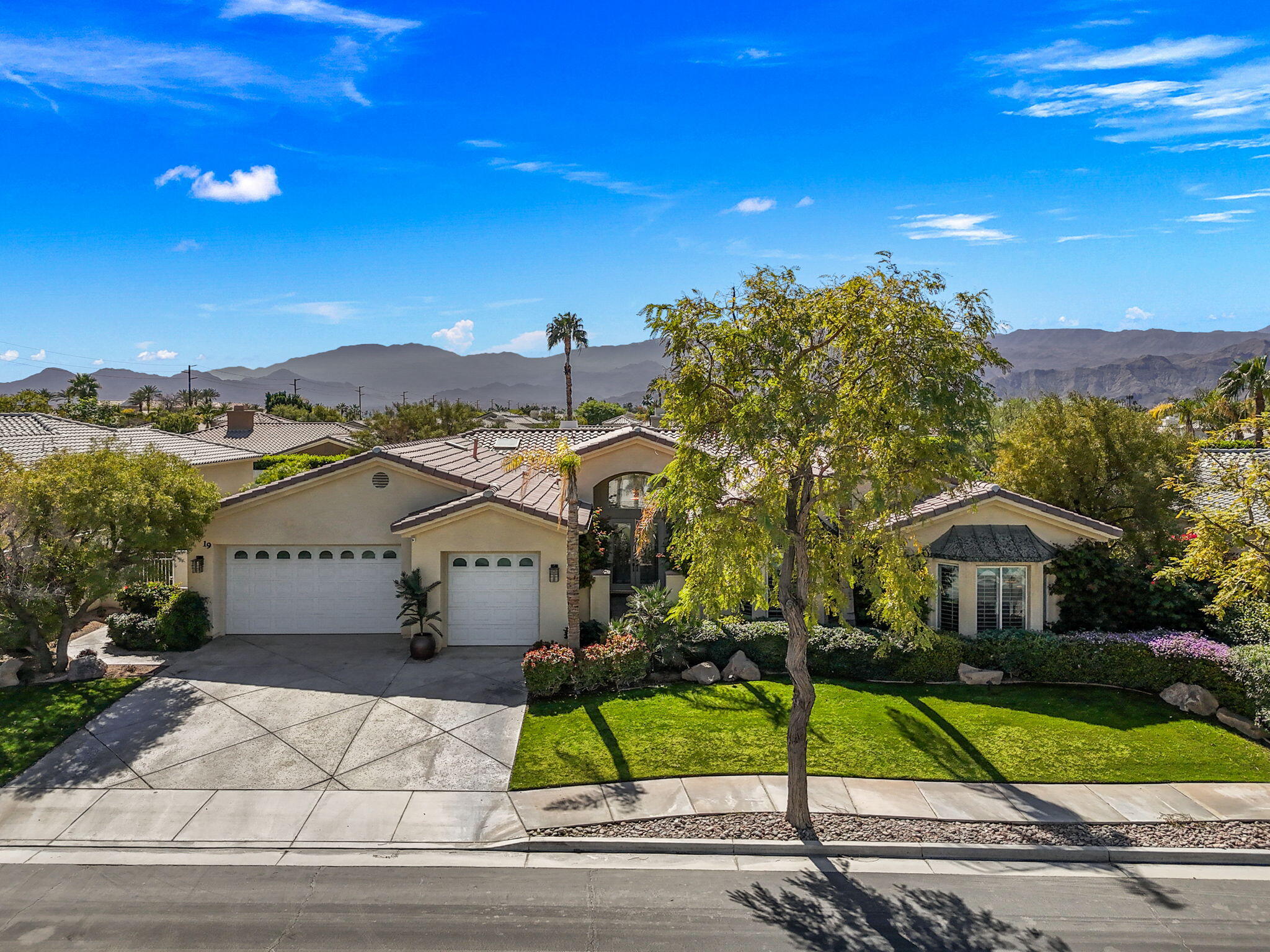 19 Trafagar Square Rancho Mirage, CA 92270 - Photo 10 of 54 13-web-or-mls-DJI_20240305111402_0340_D
