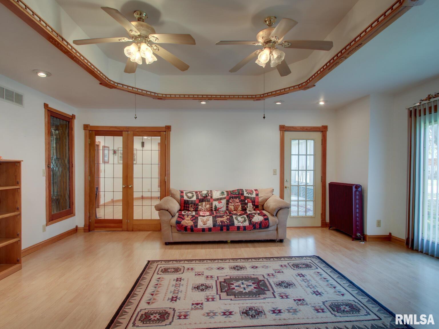 41 North Washington Street Carthage, IL 62321 - Photo 14 of 35