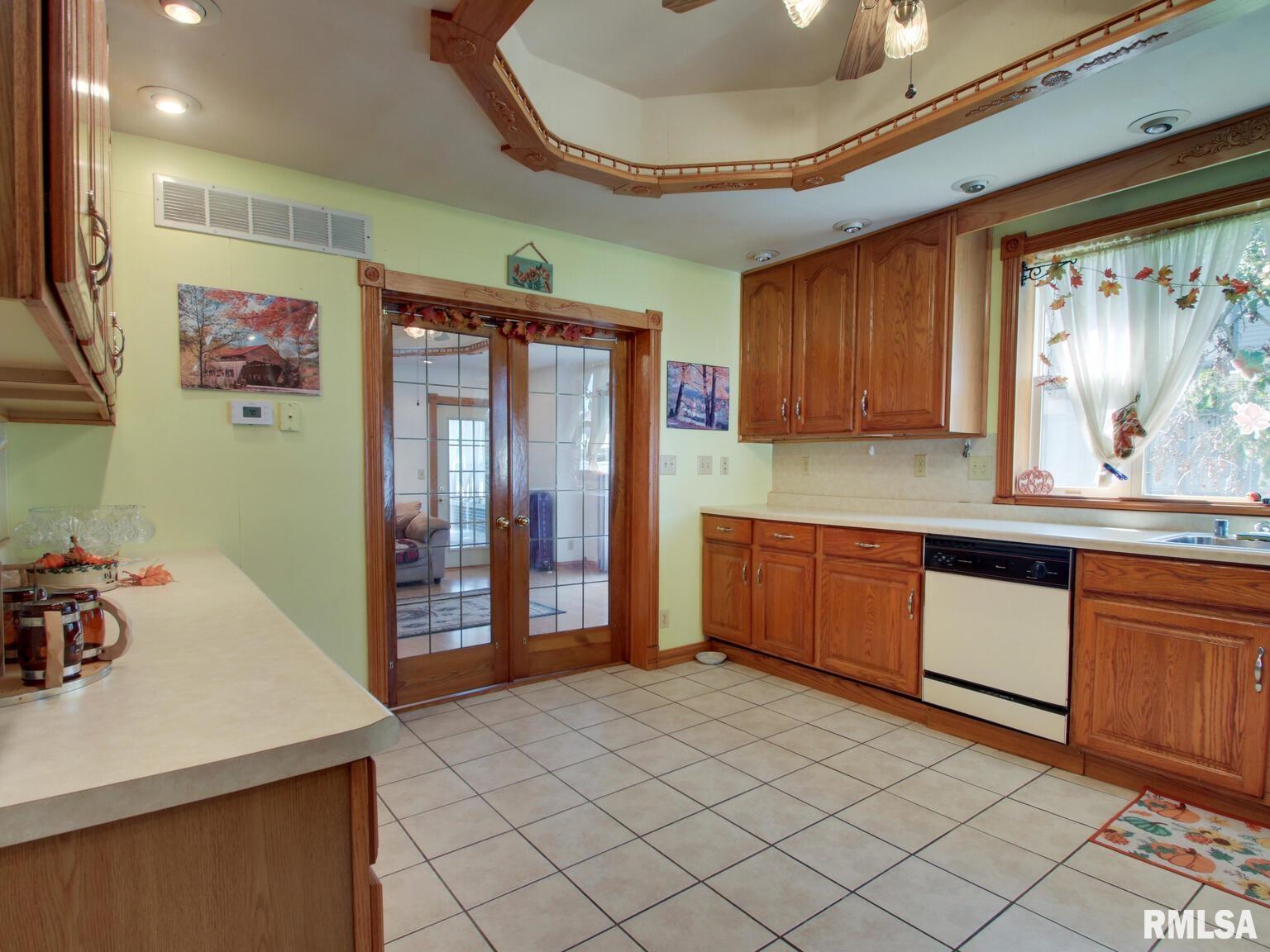 41 North Washington Street Carthage, IL 62321 - Photo 7 of 35