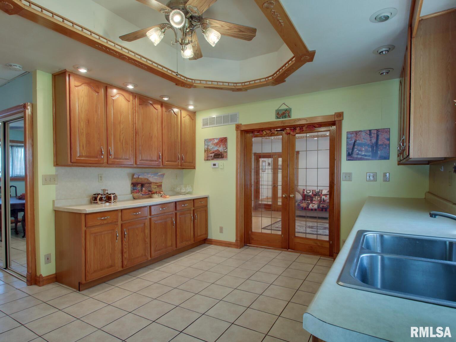 41 North Washington Street Carthage, IL 62321 - Photo 8 of 35