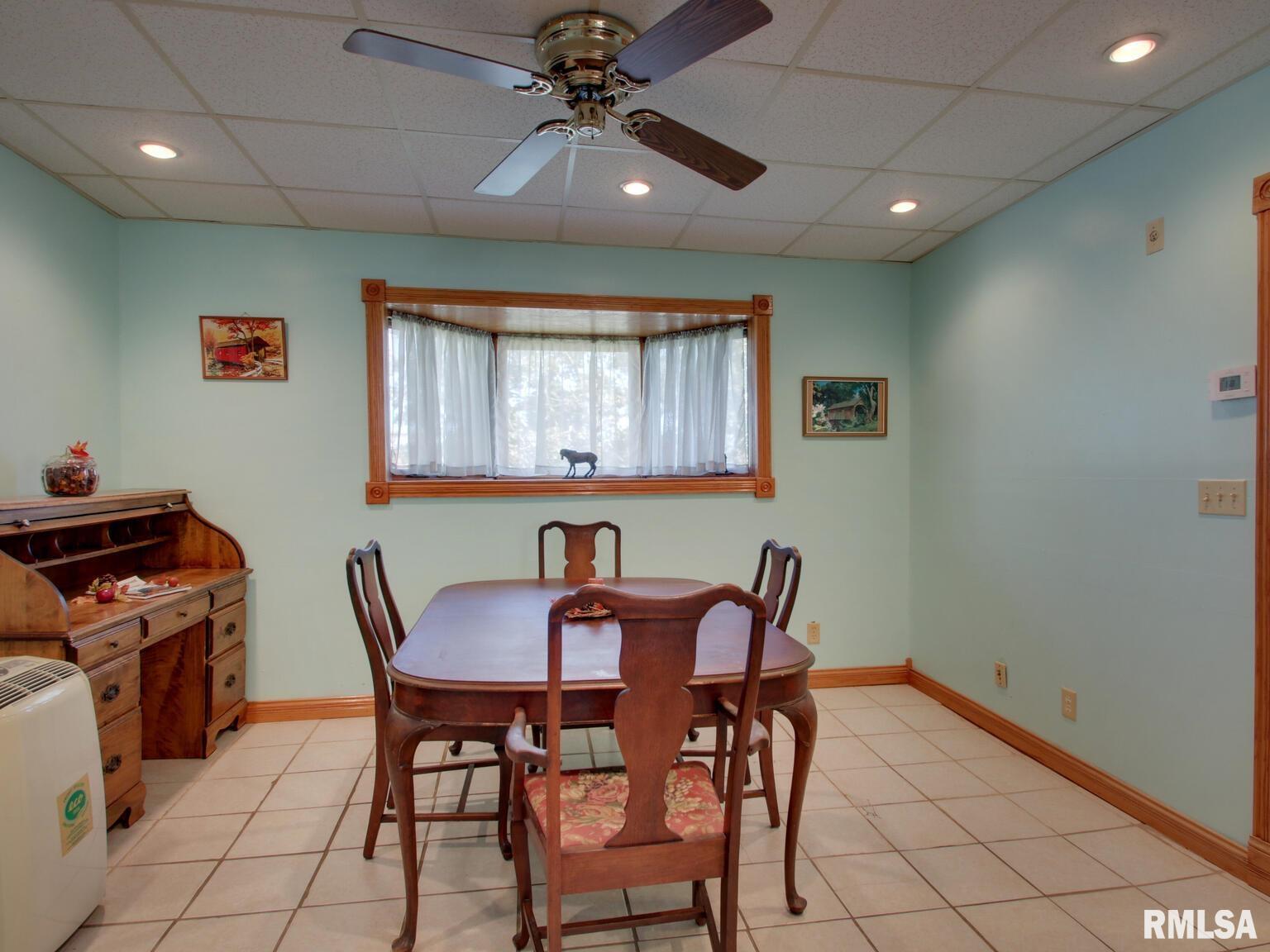 41 North Washington Street Carthage, IL 62321 - Photo 9 of 35