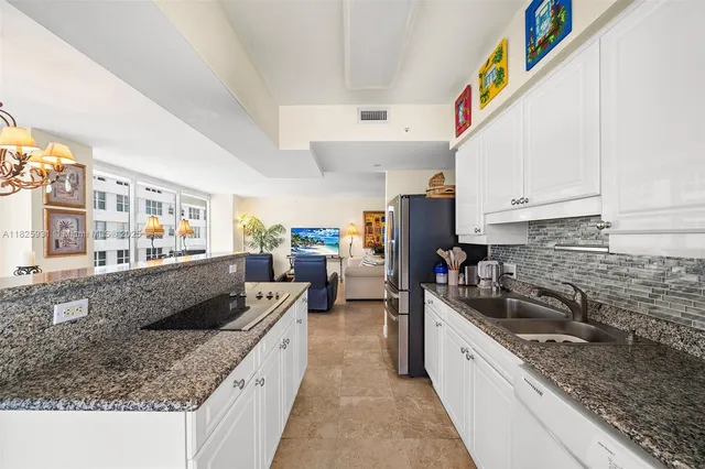 $9,900 | 4775 Collins Avenue, Unit 1203, Miami Beach, FL 33140