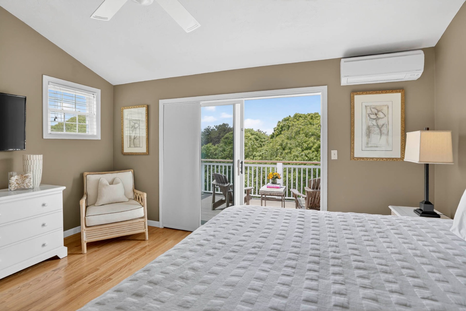 9 Thaxter Lane Edgartown, MA 02539 - Photo 28 of 53 a bedroom with a large bed and a window