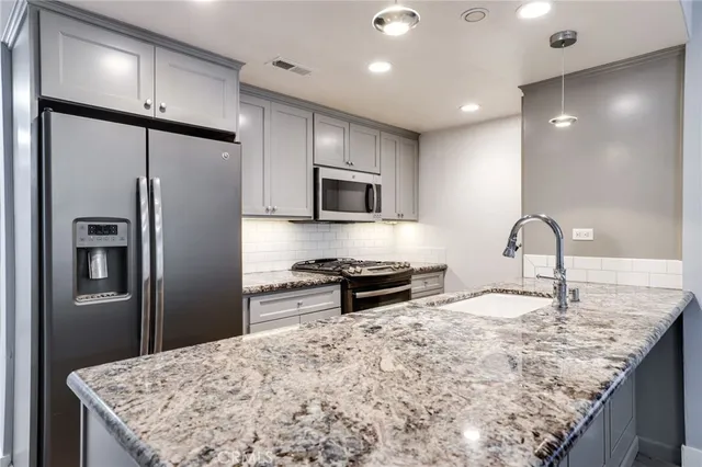 $2,795 | 11630 Warner Avenue, Unit 414, Fountain Valley, CA 92708