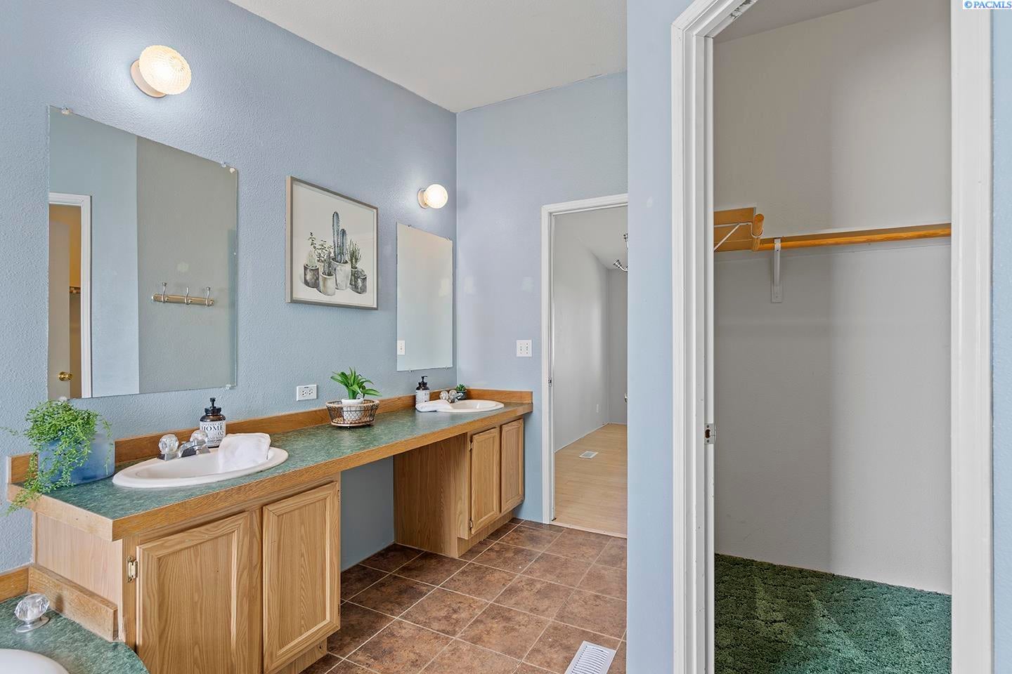30505 South Finley Road Kennewick, WA 99337 - Photo 12 of 19 Gallery Image 12