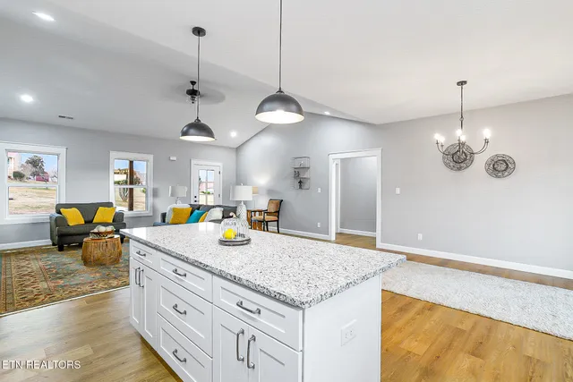 $559,900 | 5555 J Riley W Drive, Greenback, TN 37742