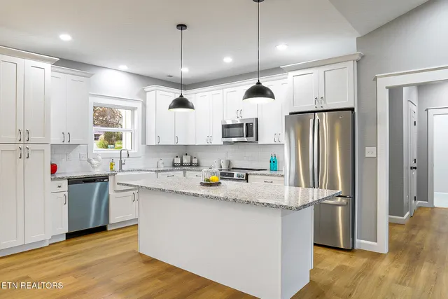 $559,900 | 5555 J Riley W Drive, Greenback, TN 37742