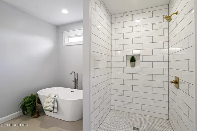 $559,900 | 5555 J Riley W Drive, Greenback, TN 37742