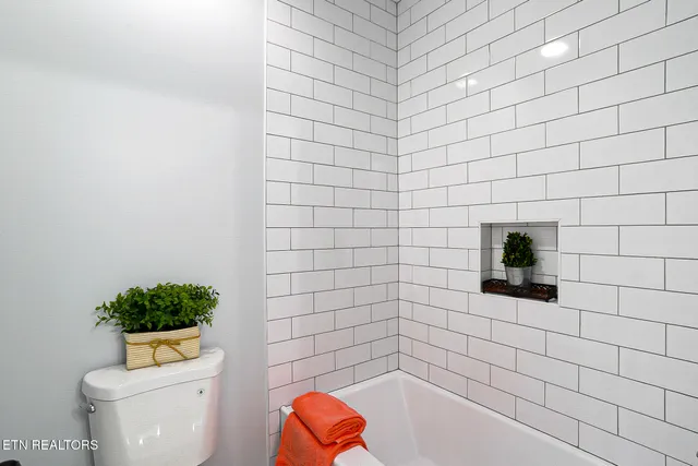 $559,900 | 5555 J Riley W Drive, Greenback, TN 37742