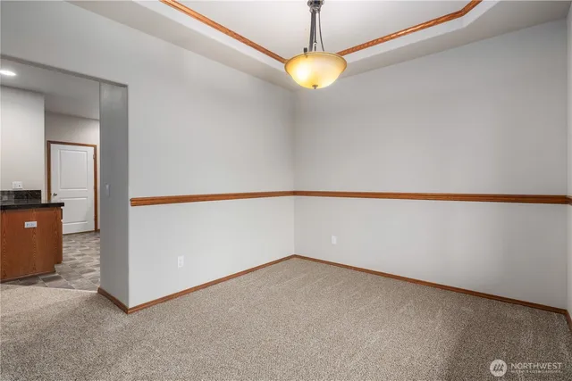 en empty room with an empty space