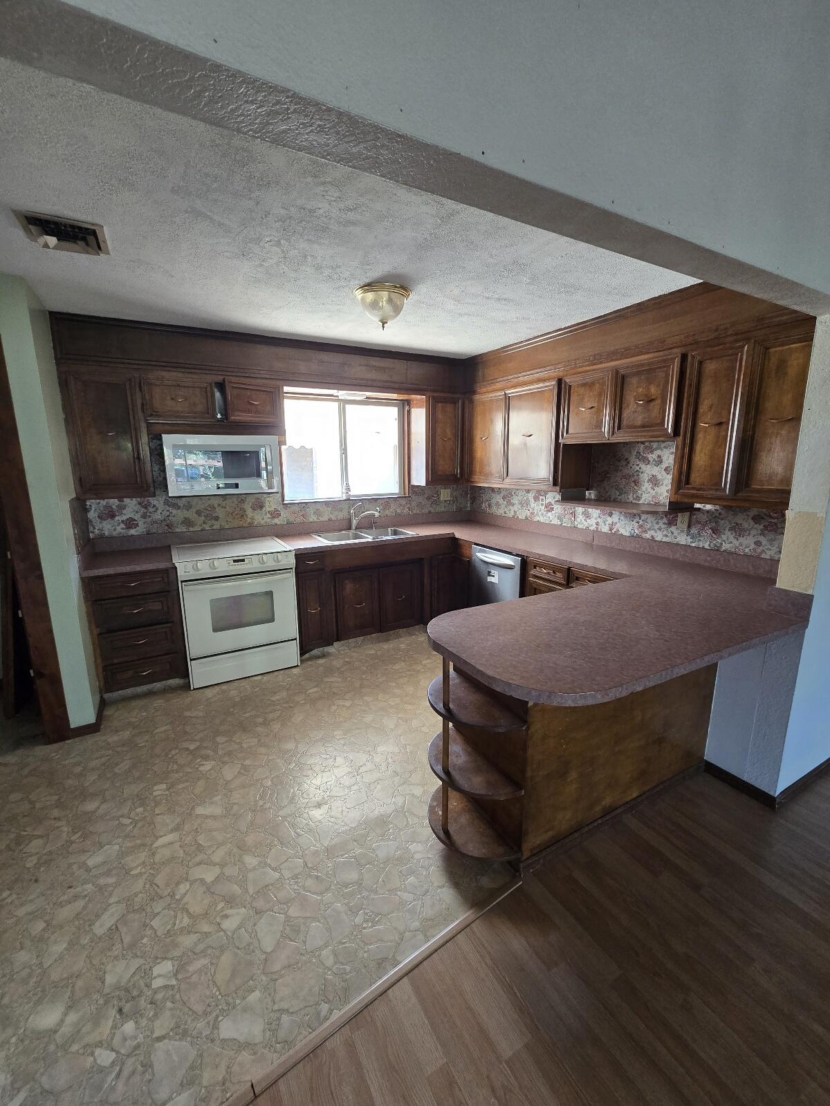 846 Ridge Road Redding, CA 96003 - Photo 11 of 38 20250531_165139