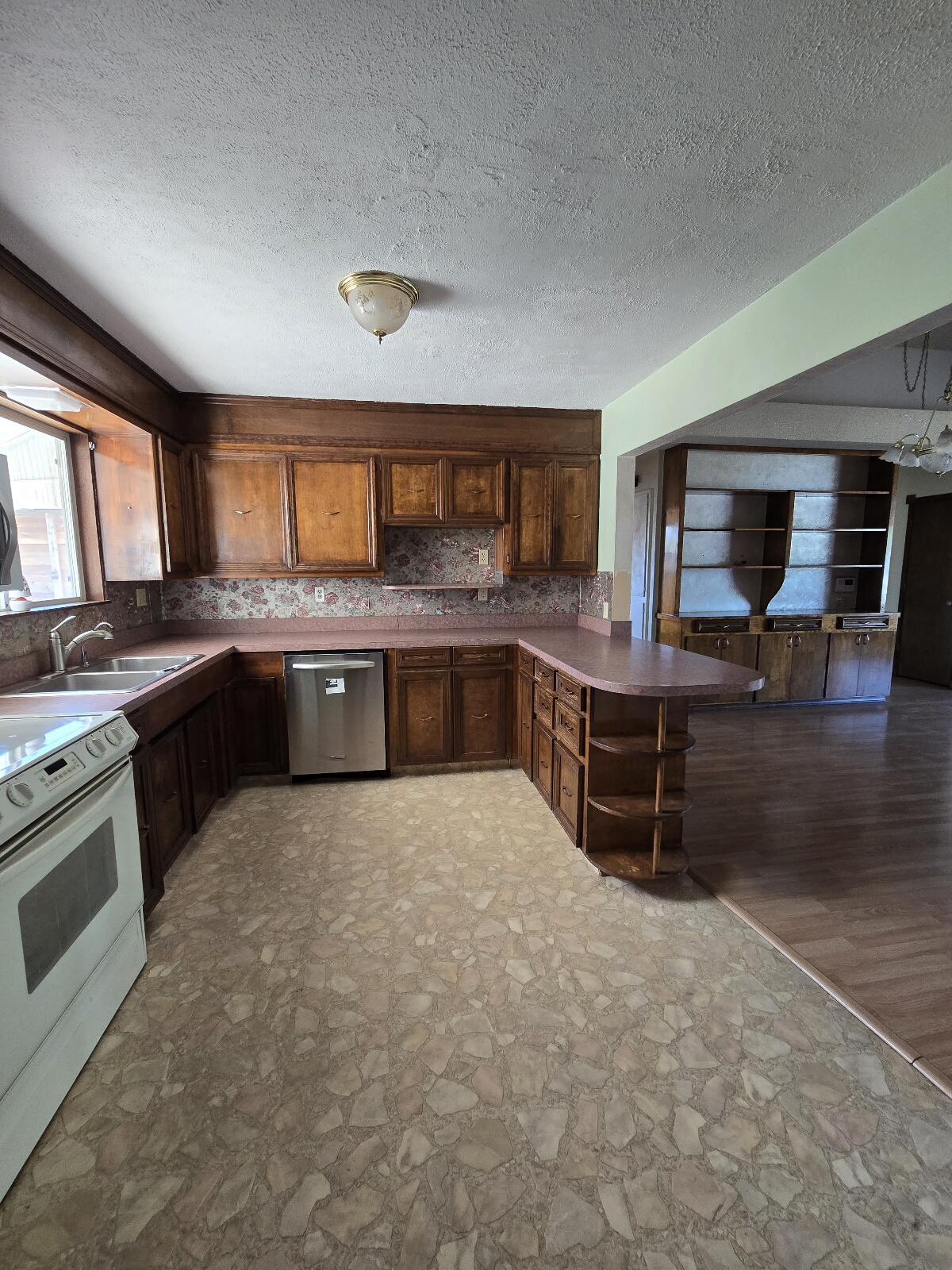 846 Ridge Road Redding, CA 96003 - Photo 12 of 38 20250531_165148