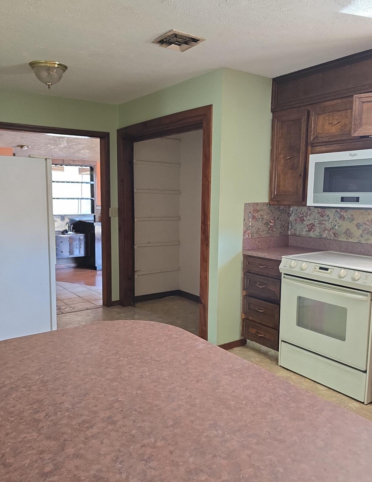 846 Ridge Road Redding, CA 96003 - Photo 14 of 38 TimePhoto_20250528_172647