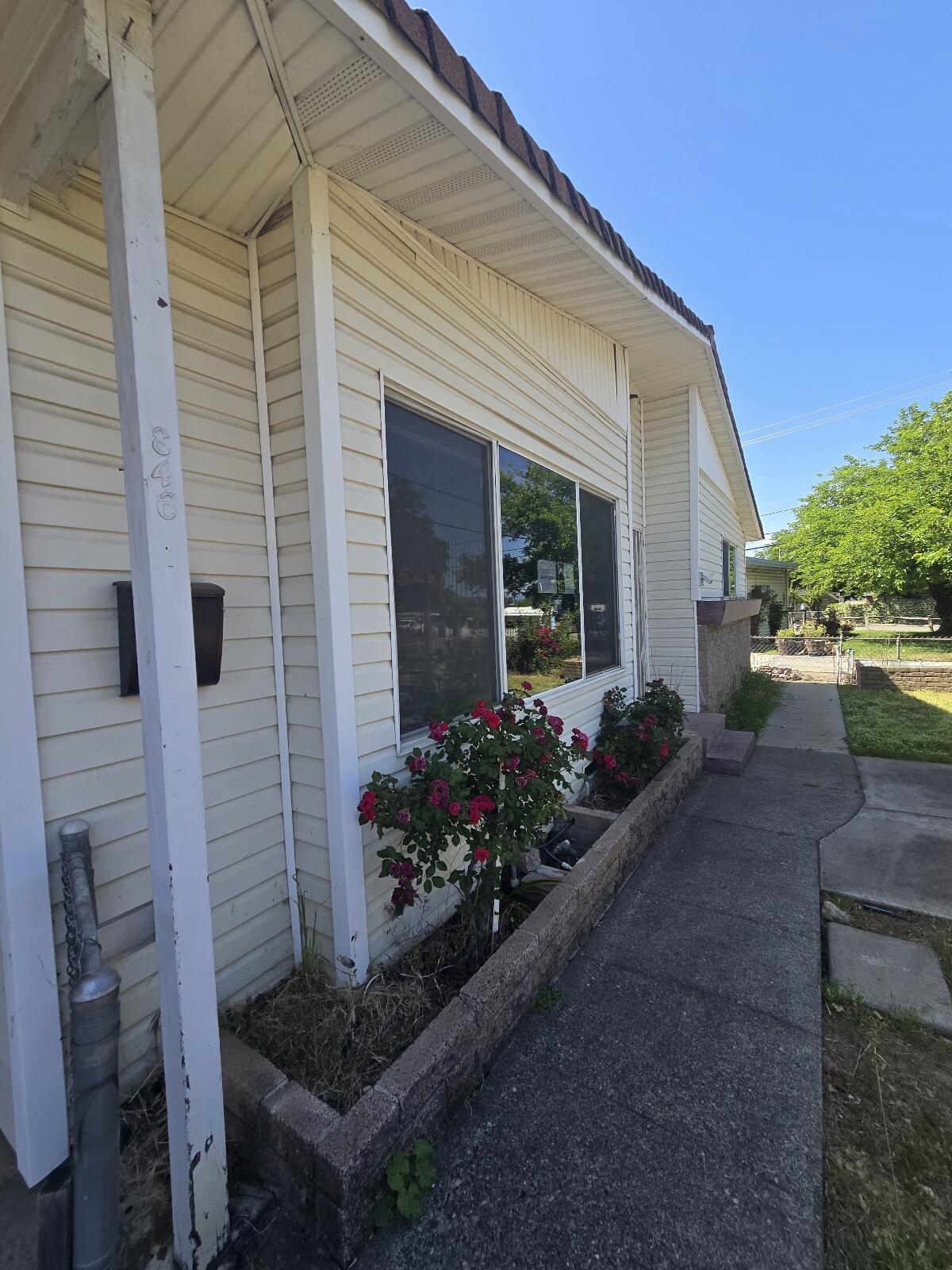 846 Ridge Road Redding, CA 96003 - Photo 3 of 38 20250518_150932