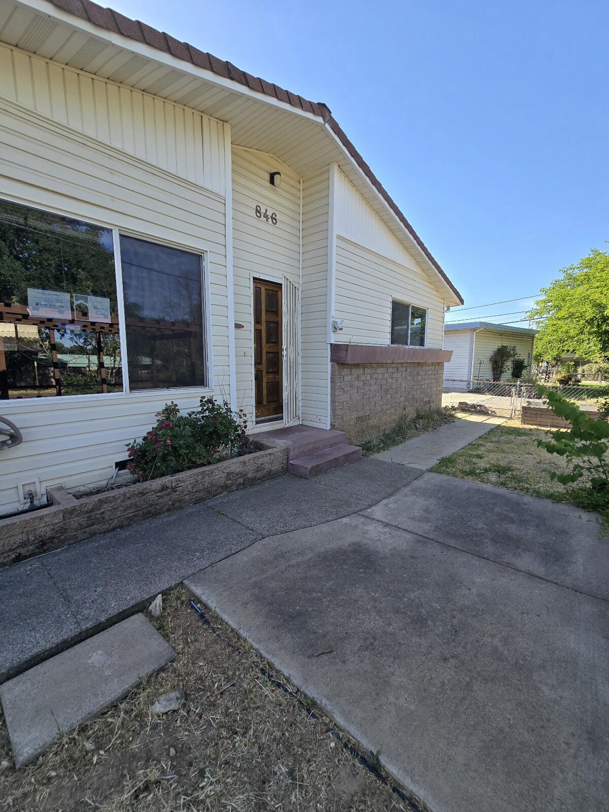 846 Ridge Road Redding, CA 96003 - Photo 5 of 38 20250531_165435