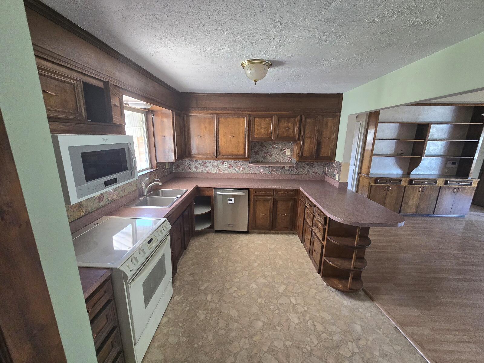 846 Ridge Road Redding, CA 96003 - Photo 10 of 38 20250518_151329